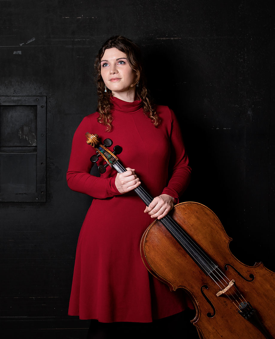 Julia Hagen, violoncelliste, jeune talent de Beau Soir Productions pour Le Parisien Weekend. 