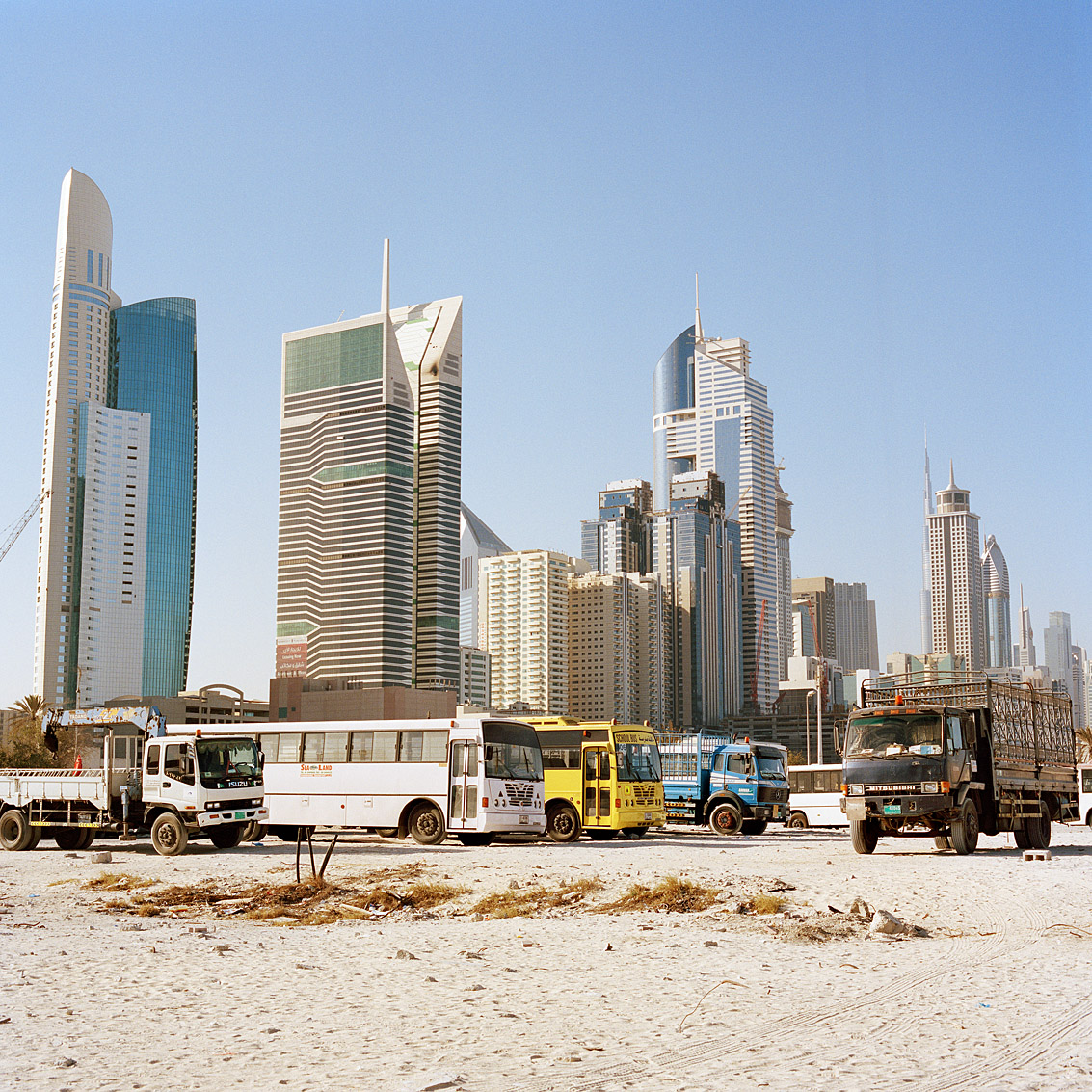 Le centre des affaires de Dubaï vu depuis le quartier résidentiel de Satwa.