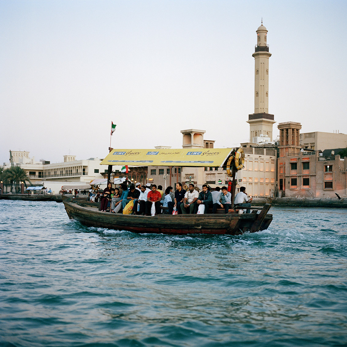 Ces bateaux, Abra, font la liaison entre les deux rives du Creek, ils sont le moyen de transport de nombreux travailleurs; Dubaï.