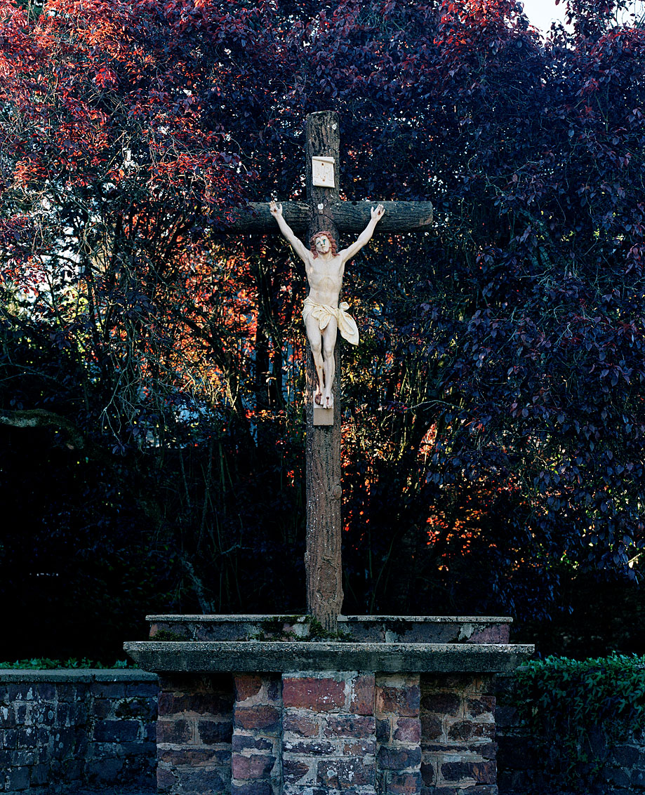 Christ en lisière de la forêt de Brocéliande, Morbihan.