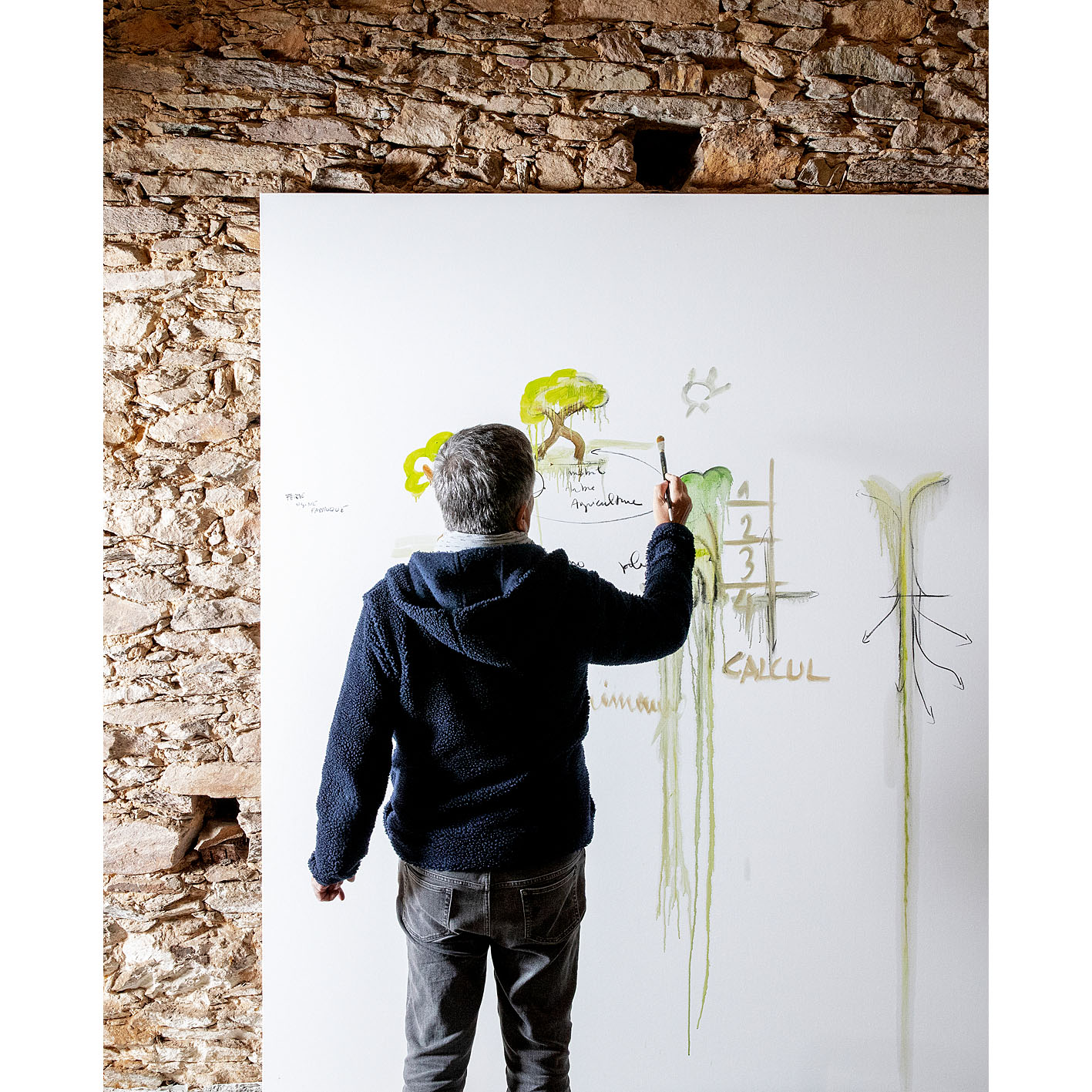 Fabrice Hyber, artiste plasticien de l'Académie des beaux-arts, dans l'un de ses ateliers en Vendée.